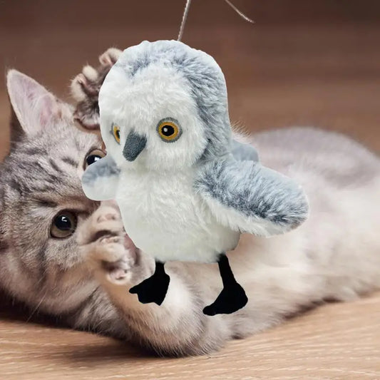 Gato jugando con el pájaro interactivo FlapBird búho gris