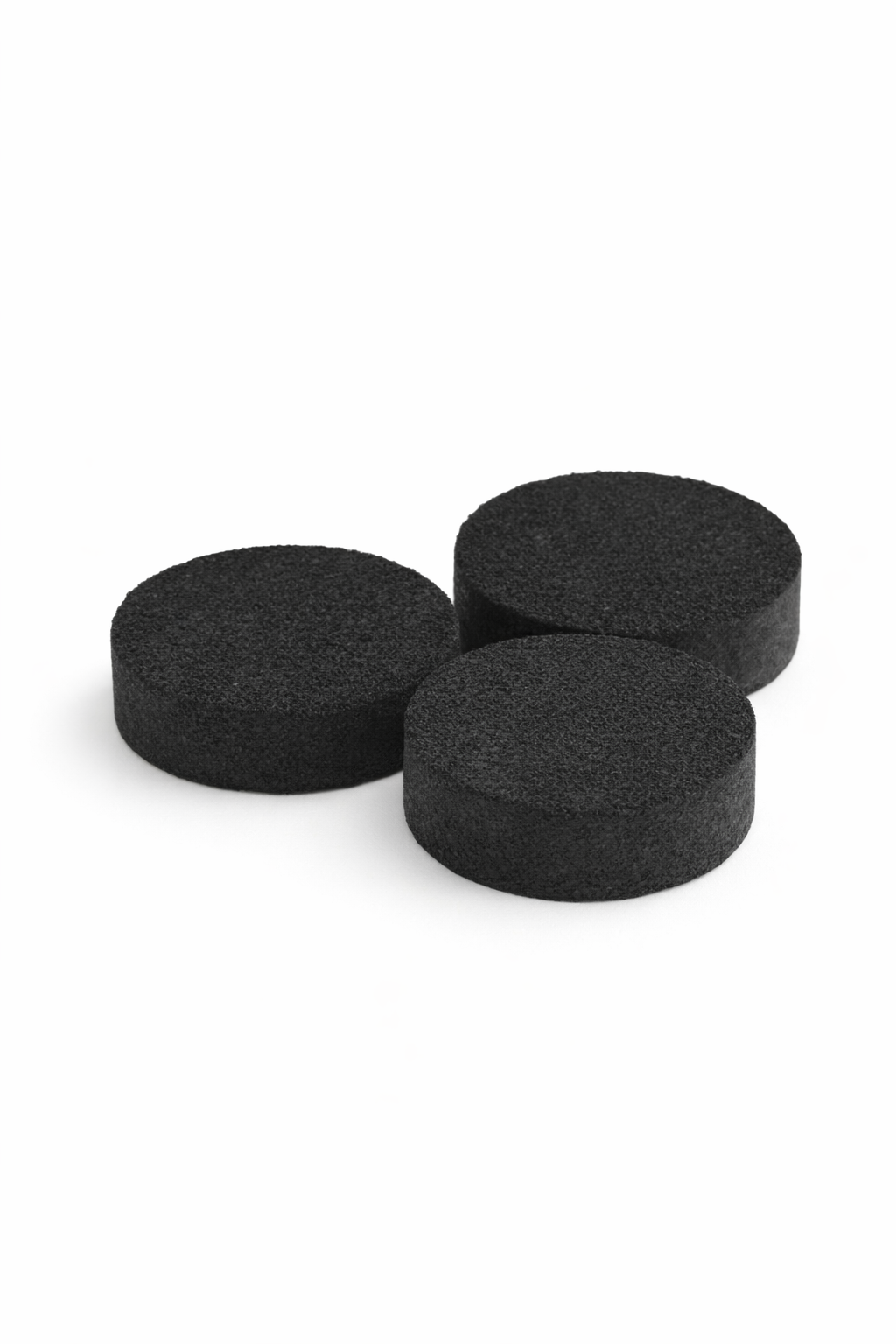 Pack de 3 filtros de recambio negros para TravelBottle 3-en-1 sobre fondo limpio